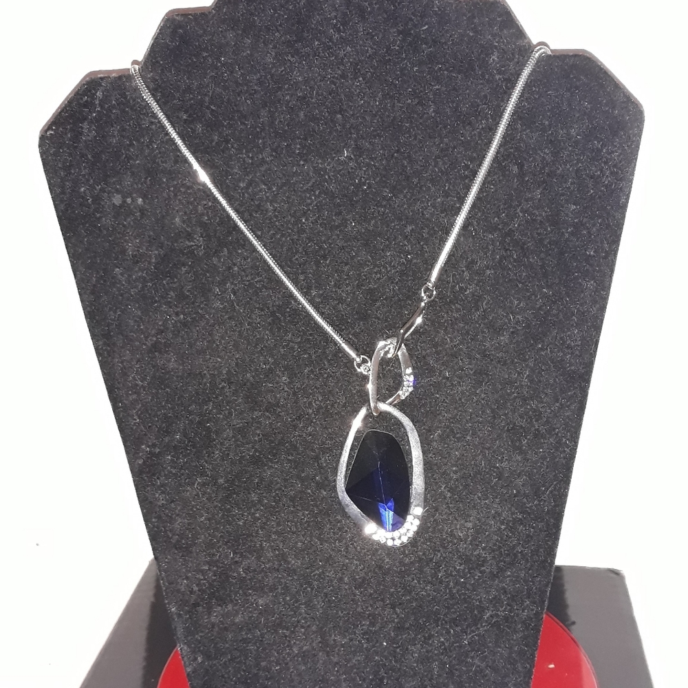 Necklace and earrings set